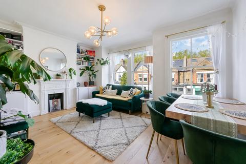 3 bedroom flat to rent, Replingham Road, SW18