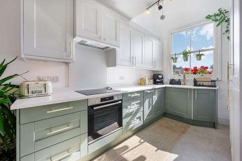 3 bedroom flat to rent, Replingham Road, SW18