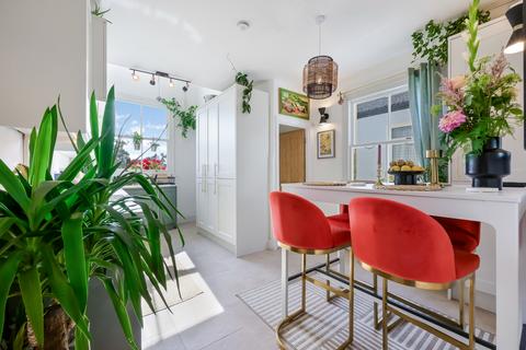 3 bedroom flat to rent, Replingham Road, SW18