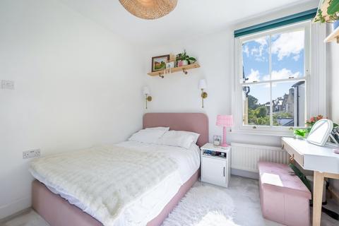 3 bedroom flat to rent, Replingham Road, SW18