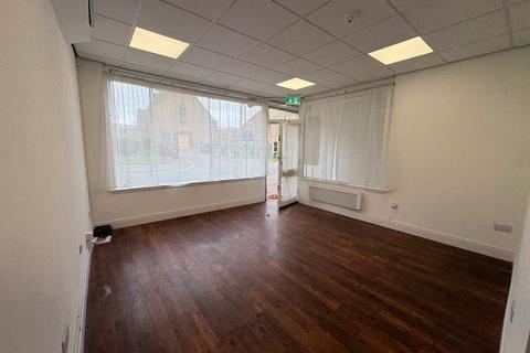 Retail property (high street) to rent, 27 Causeway Bicester OX26 6AN