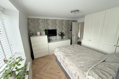4 bedroom semi-detached house for sale, Forge Lane, Rochester ME3