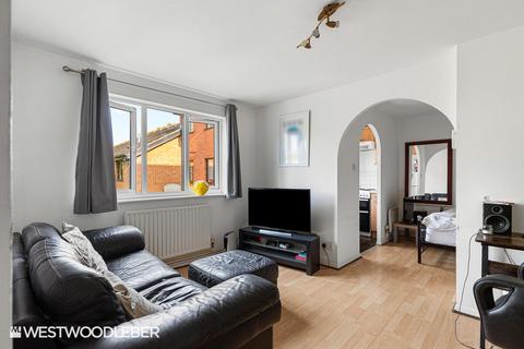 1 bedroom apartment for sale, Parrotts Field, Hoddesdon EN11