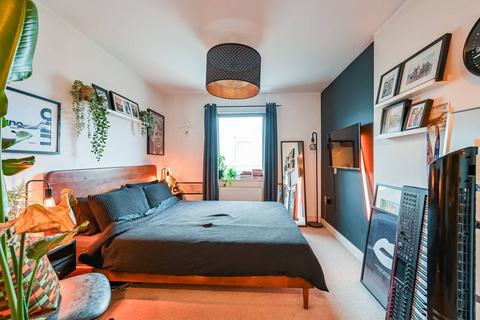 8 Bow Common Lane, London E3