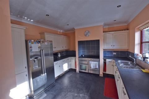 5 bedroom detached house for sale, Holt Road, Cromer