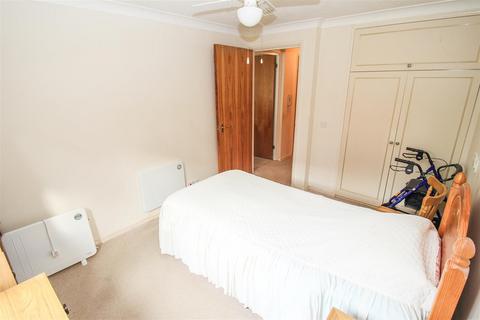 1 bedroom retirement property for sale, 65 Imperial Avenue, Westcliff-On-Sea