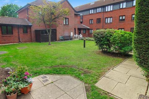 1 bedroom retirement property for sale, 65 Imperial Avenue, Westcliff-On-Sea