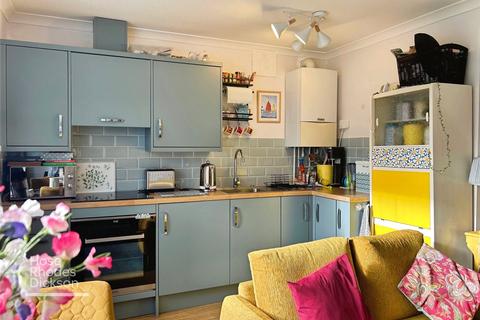 2 bedroom bungalow for sale, Gurnard Pines, Cockleton Lane, Cowes