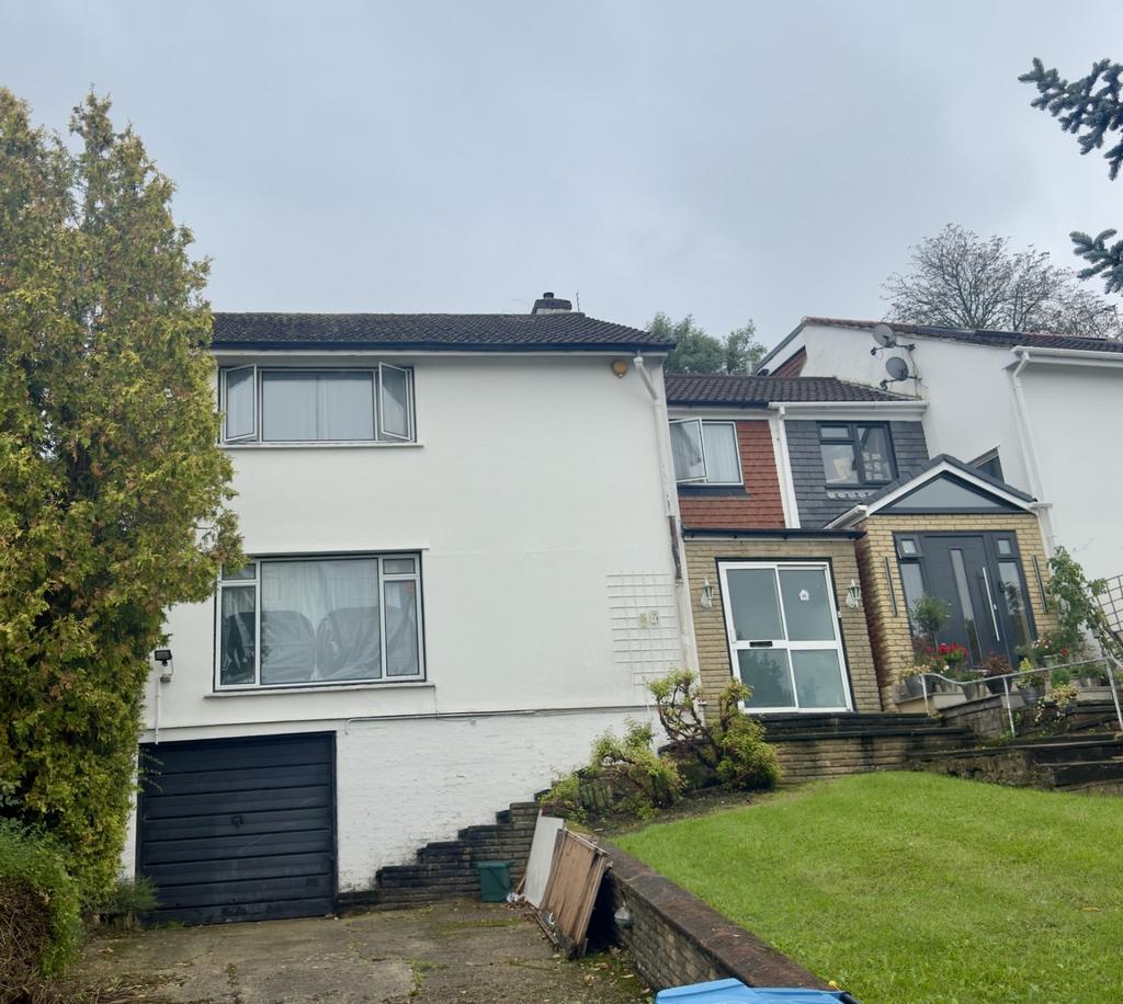 A well-maintained exterior view of a modern res...