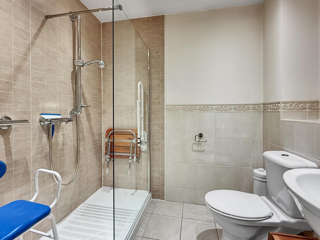 Four-Piece Bathroom Suite