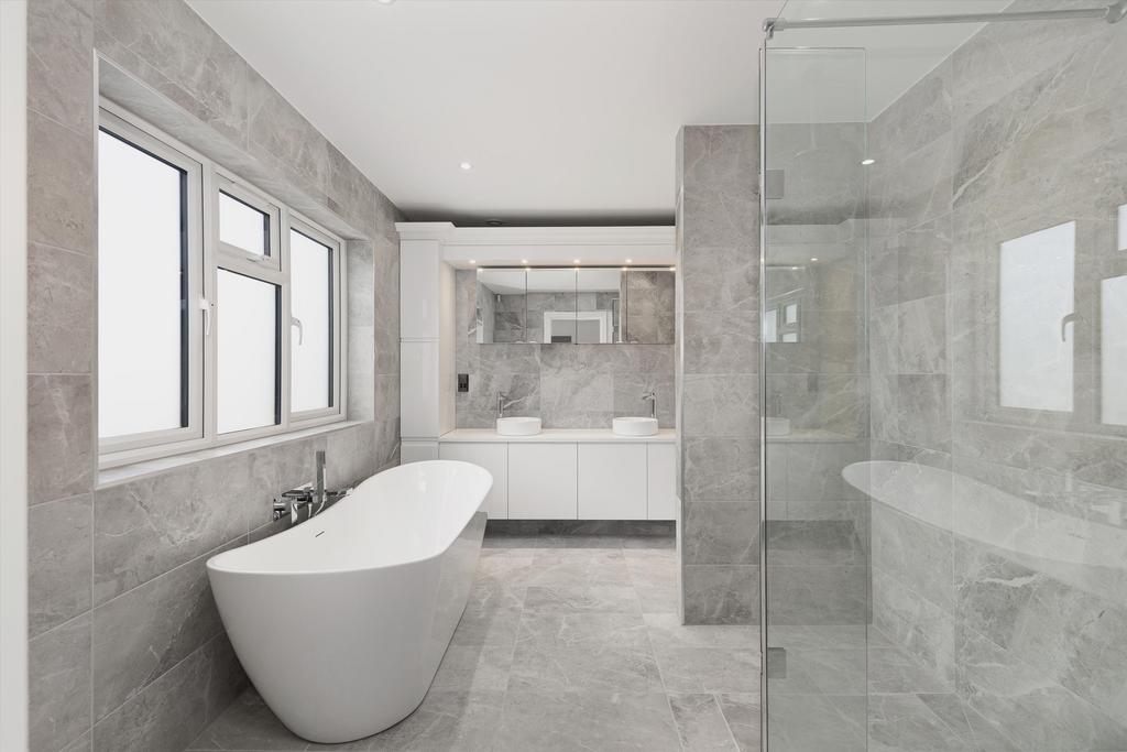 En Suite to Bedroom