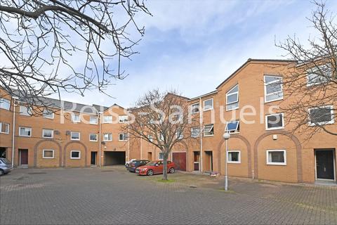 undefined, Cyclops Mews, Canary Wharf,London E14