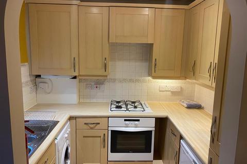 3 bedroom flat to rent, Venneit Close