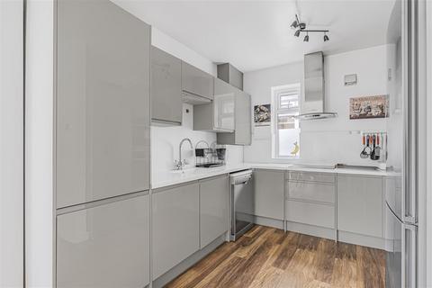 17 Wingfield Road, Kingston Upon Thames, KT2 5LR