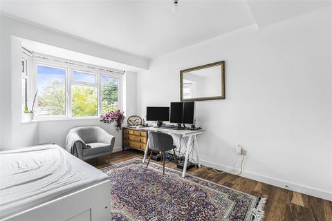 17 Wingfield Road, Kingston Upon Thames, KT2 5LR