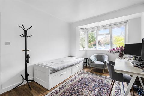 17 Wingfield Road, Kingston Upon Thames, KT2 5LR