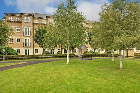 3 bedroom flat to rent, Venneit Close