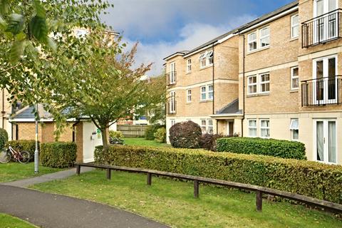 3 bedroom flat to rent, Venneit Close
