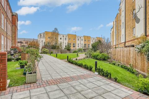 Enfield Road, Haggerston