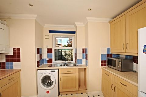 3 bedroom flat to rent, Venneit Close