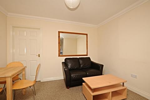 3 bedroom flat to rent, Venneit Close