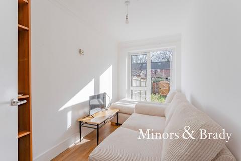 5 bedroom semi-detached house to rent, Morello Close, Norwich