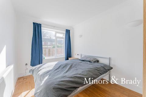 5 bedroom semi-detached house to rent, Morello Close, Norwich