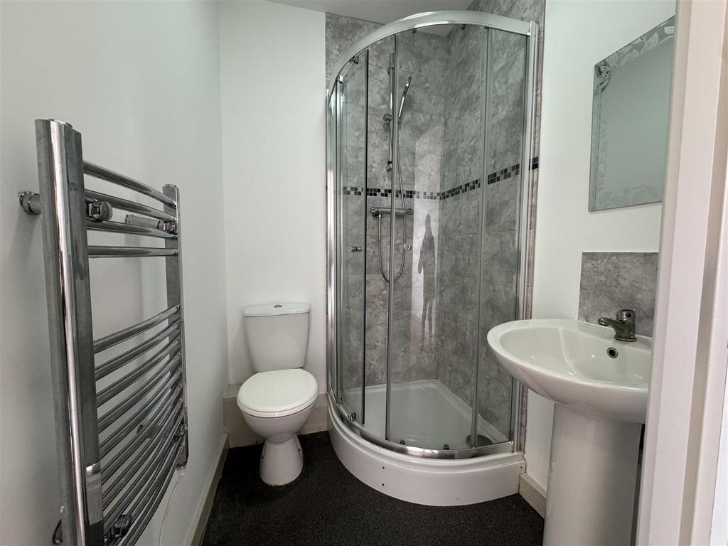 Ensuite pic 2.jpeg