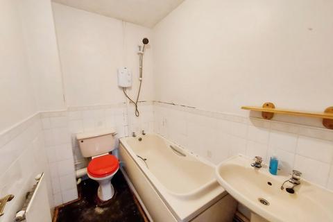 1 bedroom flat for sale, Waterslea, Eccles, M30