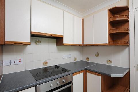 4 bedroom house to rent, Valentia Road