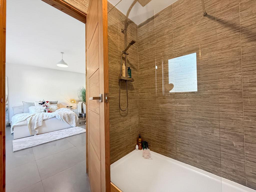 En Suite 2