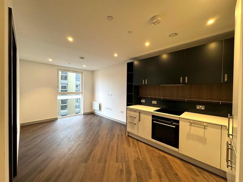 Living Rm pic 2.jpg
