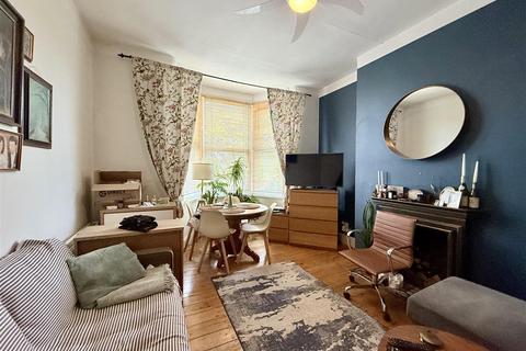 3 bedroom flat for sale, Lansdowne Road, London
