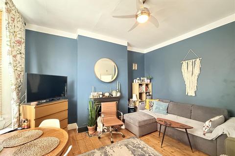 3 bedroom flat for sale, Lansdowne Road, London