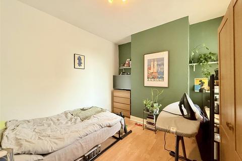 3 bedroom flat for sale, Lansdowne Road, London