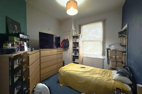 3 bedroom flat for sale, Lansdowne Road, London