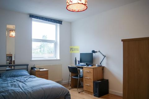 5 bedroom terraced house to rent, Tiverton Road, Birmingham B29
