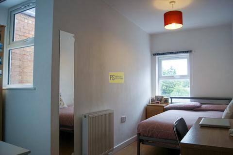 5 bedroom terraced house to rent, Tiverton Road, Birmingham B29