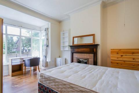 4 bedroom terraced house to rent, Bournbrook Road, Birmingham B29