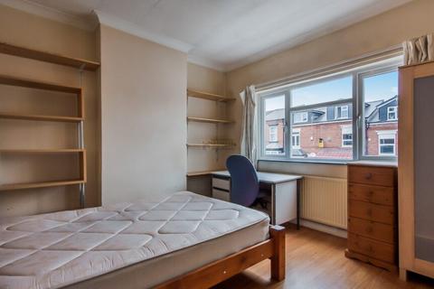 4 bedroom terraced house to rent, Alton Road, Birmingham B29