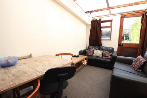 4 bedroom house to rent, Randolph Street, Cowley
