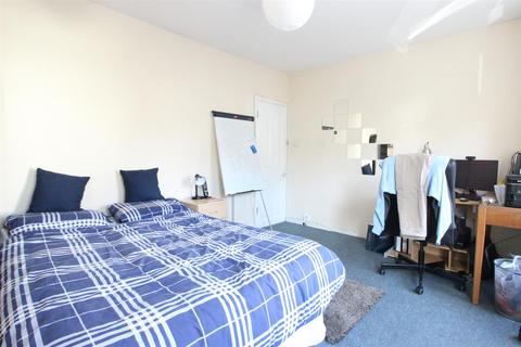 4 bedroom house to rent, Randolph Street, Cowley