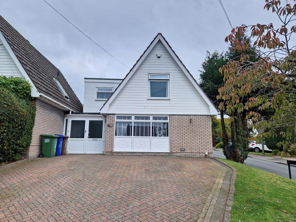 Horseshoe Drive - A 4 Bedroom link detached house