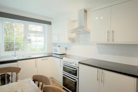 4 bedroom flat to rent, Harpsichord Place