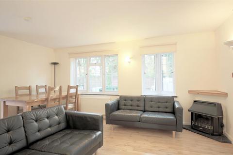 4 bedroom flat to rent, Harpsichord Place