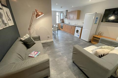 3 bedroom flat to rent, Stafford Street, L3 8LX,