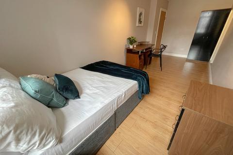 3 bedroom flat to rent, Stafford Street, L3 8LX,