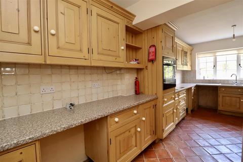 4 bedroom cottage to rent, Main Street, Stamford Bridge, York