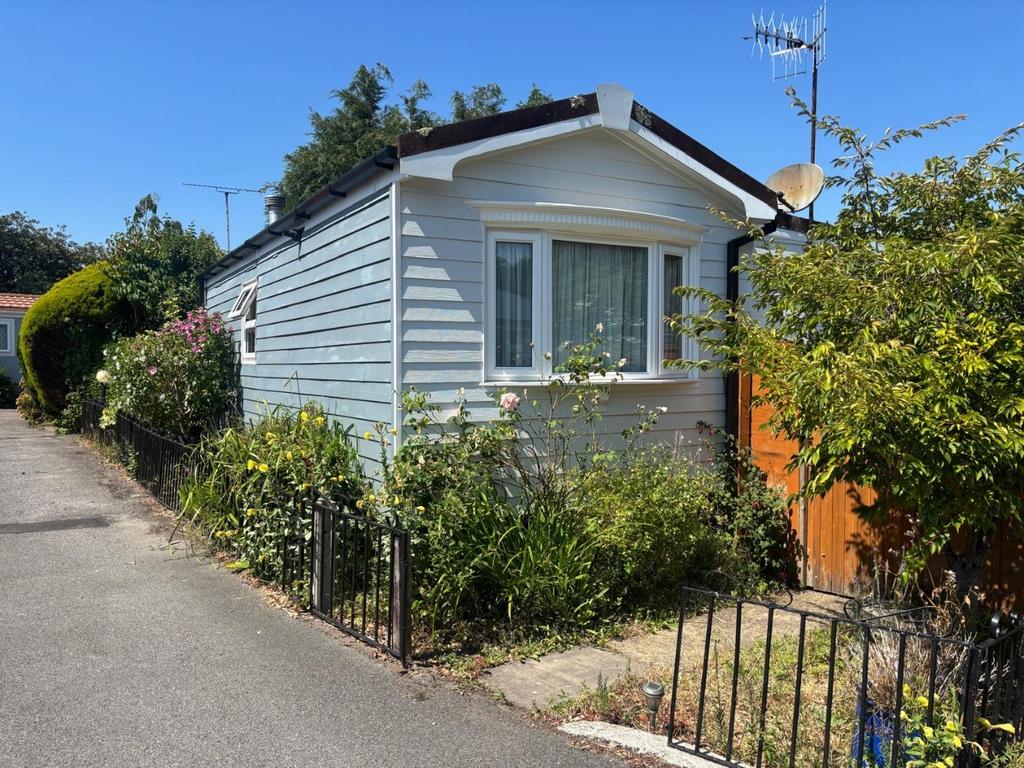 Detached house exterior, driveway