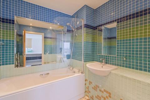2 bedroom flat for sale, Basin Approach, Limehouse, London, E14